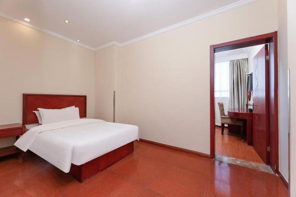 Greentree Inn Suzhou Railway Station North Square Haobainian Wedding Dress City Express Hotel מראה חיצוני תמונה