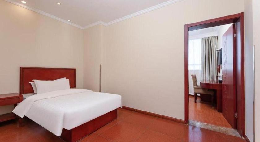 Greentree Inn Suzhou Railway Station North Square Haobainian Wedding Dress City Express Hotel מראה חיצוני תמונה