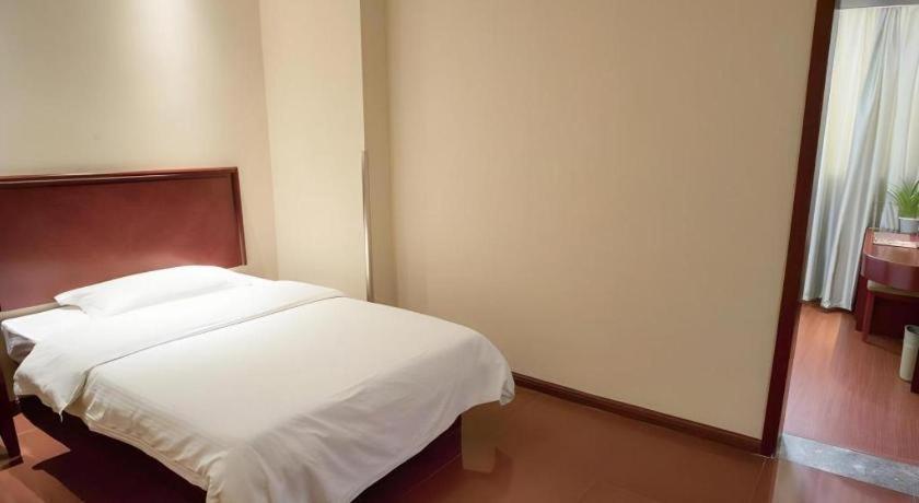 Greentree Inn Suzhou Railway Station North Square Haobainian Wedding Dress City Express Hotel מראה חיצוני תמונה